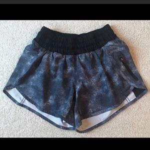 Lululemon tracker shorts